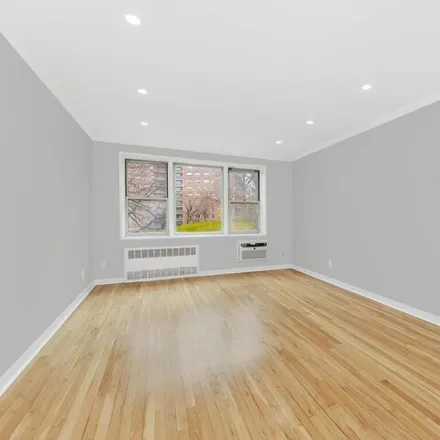 Image 3 - 679 West 239th Street, New York, NY 10471, USA - Apartment for sale