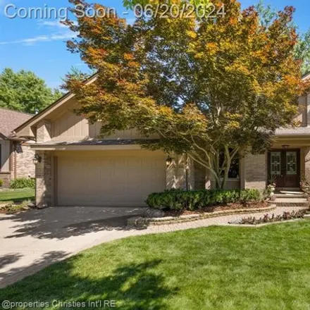 Image 2 - 817 N Stag Ridge Rd E, Rochester Hills, Michigan, 48309 - House for sale