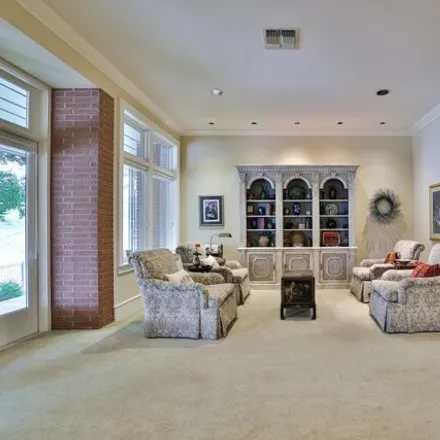 Image 7 - 5817 Cypress Point Drive, Fort Worth, TX 76132, USA - House for sale