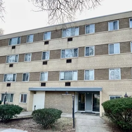 Buy this 2 bed condo on 6500 North Ridge Boulevard in Chicago, IL 60645