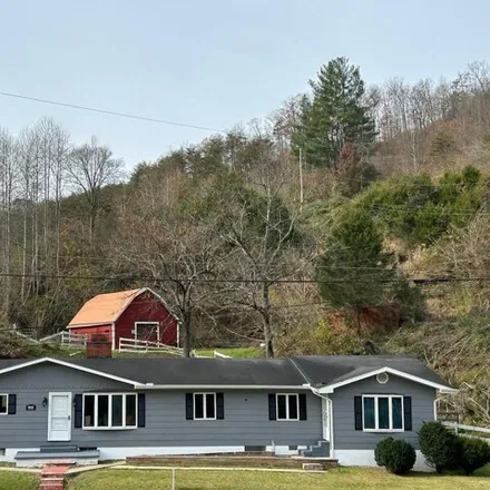 Buy this 4 bed house on Grant Akers Cemetery Road in Floyd County, KY 41639