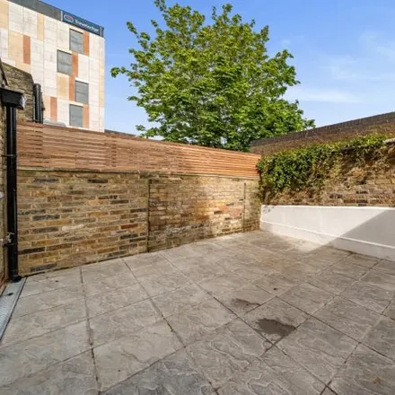 Image 3 - 22, 24, 26, 28 Mossbury Road, London, SW11 2PA, United Kingdom - Apartment for rent