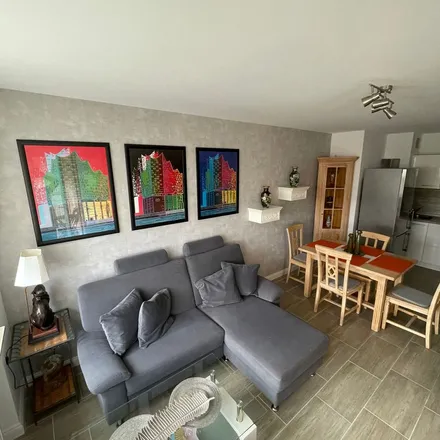 Rent this 2 bed apartment on Scheelring 17 in 22457 Hamburg, Germany