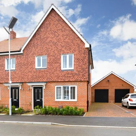 Rent this 3 bed duplex on Drovers Lane in Chichester, PO19 3FL