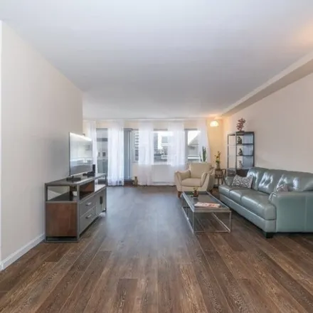 Image 6 - 300 Martine Avenue, City of White Plains, NY 10601, USA - Apartment for sale