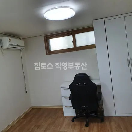 Rent this studio apartment on 서울특별시 관악구 봉천동 710-5