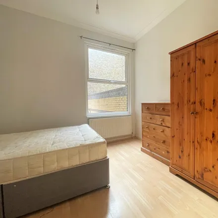 Image 3 - 92 Tooting Bec Road, London, SW17 8BG, United Kingdom - Apartment for rent