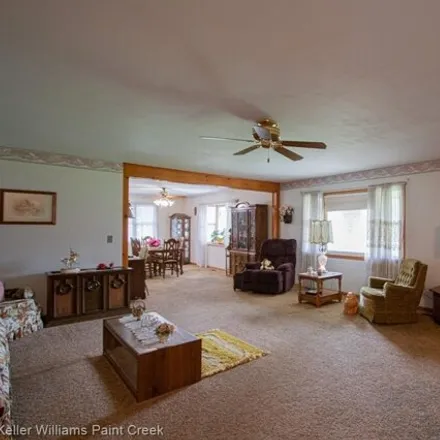 Image 3 - 53330 Schoenherr Rd, Shelby Township, Michigan, 48315 - House for sale