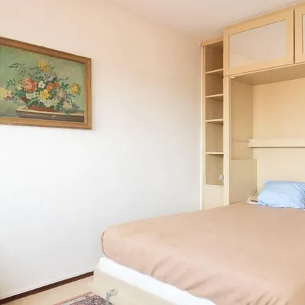 Rent this 2 bed townhouse on Boulogne-Billancourt in Hauts-de-Seine, France
