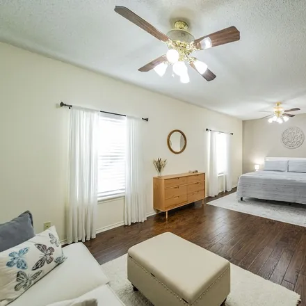 Rent this 2 bed house on Weatherford in TX, 76086