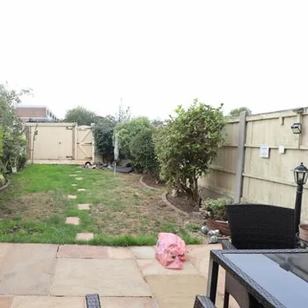 Image 9 - Little Lullaway, Basildon, SS15 5JB, United Kingdom - Townhouse for sale