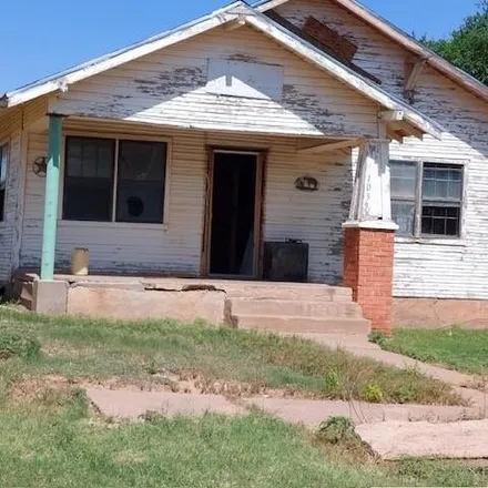 Buy this 3 bed house on 146 Southeast 11th Street in Hamlin, TX 79520