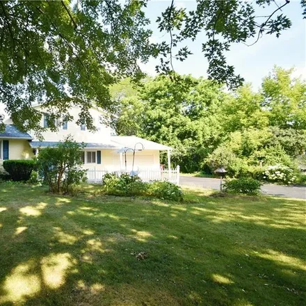 Image 2 - 26 Shrubbery Lane, City of Rochester, NY 14624, USA - House for sale