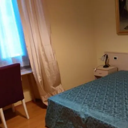 Rent this 3 bed room on Burgez in Via Bartolomeo Eustachi, 8