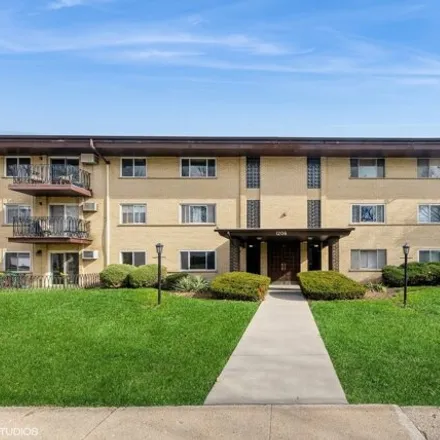 Rent this 2 bed condo on unnamed road in Arlington Heights, IL 60005