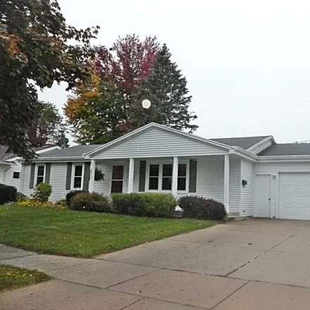 Buy this 3 bed house on 2617 North Hillwood Court in Appleton, WI 54911