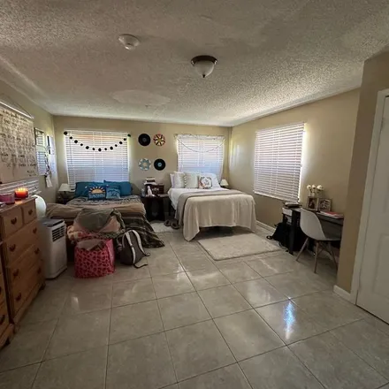 Rent this 4 bed apartment on 4547 San Sebastian Circle in Orange County, FL 32808