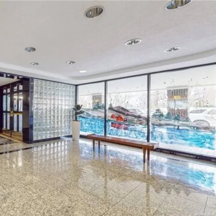 Image 2 - 209-10 41st Avenue, New York, NY 11361, USA - Apartment for sale