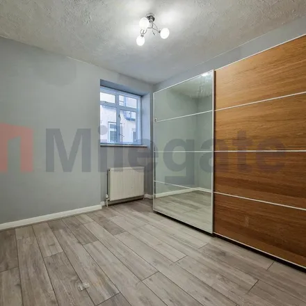 Image 2 - Tooting, Sandra Court, London, CR4 2BX, United Kingdom - Apartment for rent