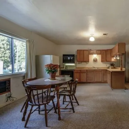 Image 4 - 36 Mary Avenue, Trinity Center, Trinity County, CA 96091, USA - Duplex for sale