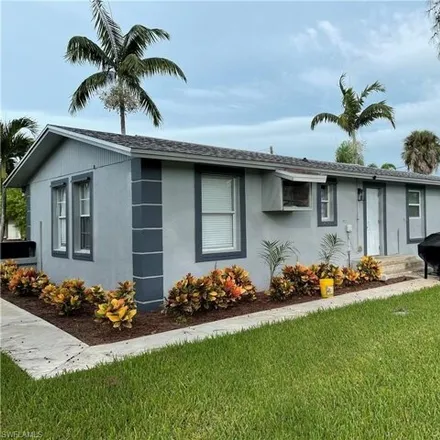 Image 8 - 528 14th St N, Naples, Florida, 34102 - House for sale