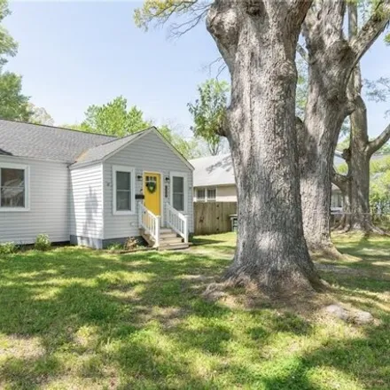 Buy this 3 bed house on 235 Greenbriar Avenue in Hampton, VA 23661