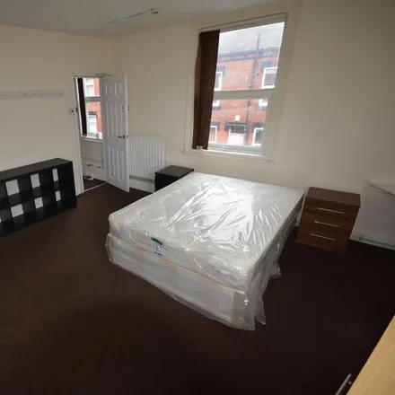 Rent this 1 bed room on Royal Park Road in Leeds, LS6 1JY
