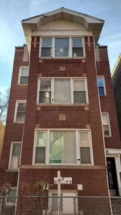Buy this 11 bed house on 6418 North Rockwell Street in Chicago, IL 60645