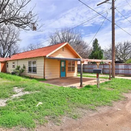 Buy this 3 bed house on 152 Del Rio Avenue in Blackwell, Nolan County
