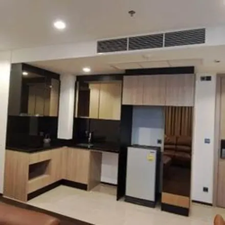 Rent this 2 bed apartment on unnamed road in Baan Krua Nuea, Ratchathewi District