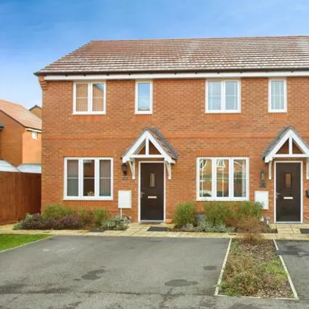 Buy this 2 bed townhouse on 2-24 Goldfinch Court in Hillyfields, SO16 0BS