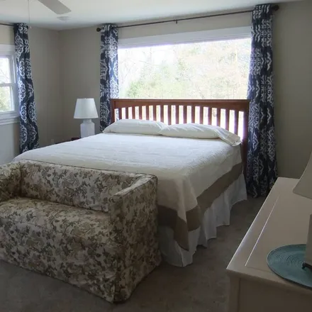 Rent this 4 bed house on Bradfordsville