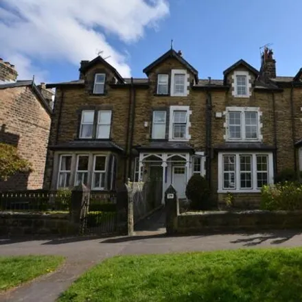 Image 1 - West End Avenue, Harrogate, HG2 9BZ, United Kingdom - Room for rent