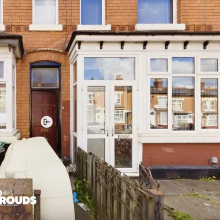 Rent this 3 bed townhouse on Shenstone Road in Bearwood, B16 0NS