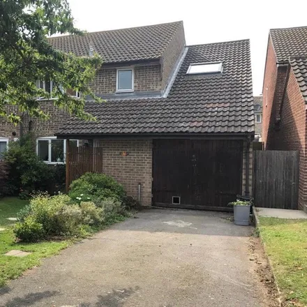 Rent this 4 bed duplex on Woodlands Close in Peacehaven, BN10 7SF