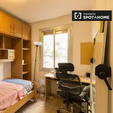 Rent this 3 bed room on Avinguda de Can Serra in T-45, 08906 l'Hospitalet de Llobregat