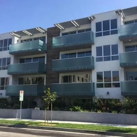 Rent this 3 bed apartment on 4069 Guerin Street in Los Angeles, CA 91604