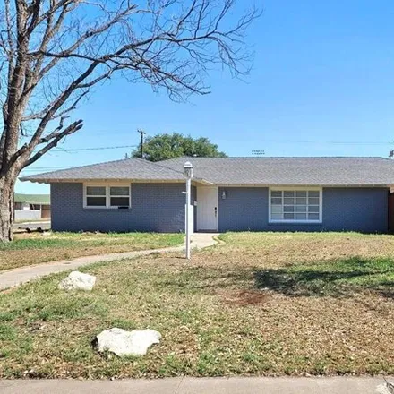 Buy this 4 bed house on 2001 Country Club Dr in Midland, Texas