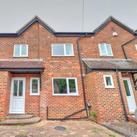 Rent this 3 bed townhouse on Weller Road in Amersham, HP6 6LQ
