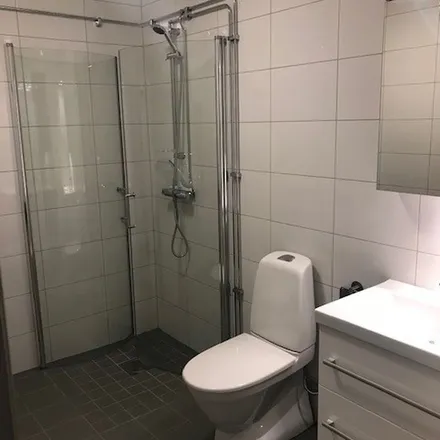 Rent this 3 bed apartment on Pizzeria Viktoria in Hamngatan 8b, 572 30 Oskarshamn