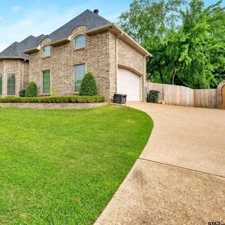 Image 4 - 2089 Hollystone Drive, Tyler, TX 75703, USA - House for sale