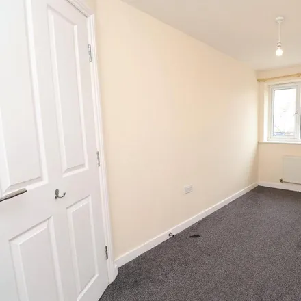 Image 6 - Marsh, Pudsey, LS28 7NX, United Kingdom - Apartment for rent