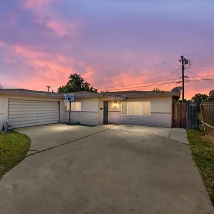Buy this 3 bed house on 1333 Dodge Avenue in Wible Orchard, Bakersfield