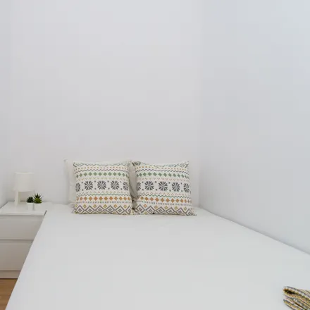 Rent this studio room on Calle de Escosura in 27, 28015 Madrid