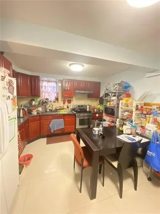 Image 7 - 2333 West 13th Street, New York, NY 11223, USA - House for sale