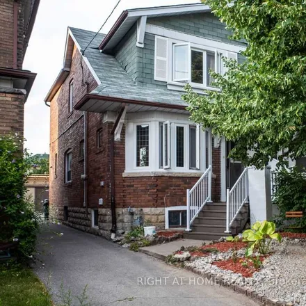 Rent this 3 bed house on 30 Kings Park Boulevard in Toronto, ON M4K 3V1