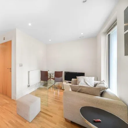 Rent this studio apartment on 35 Lincoln Plaza in Millwall, London