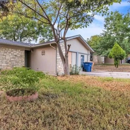 Image 3 - 5306 King Charles Drive, Austin, TX 78724, USA - House for sale