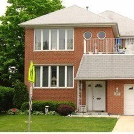 Rent this 3 bed house on 400 N Northwest Hwy Unit 1 in Park Ridge, Illinois