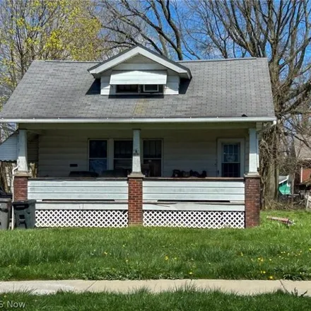 Buy this 3 bed house on 144 Hilton Avenue in Youngstown, OH 44507